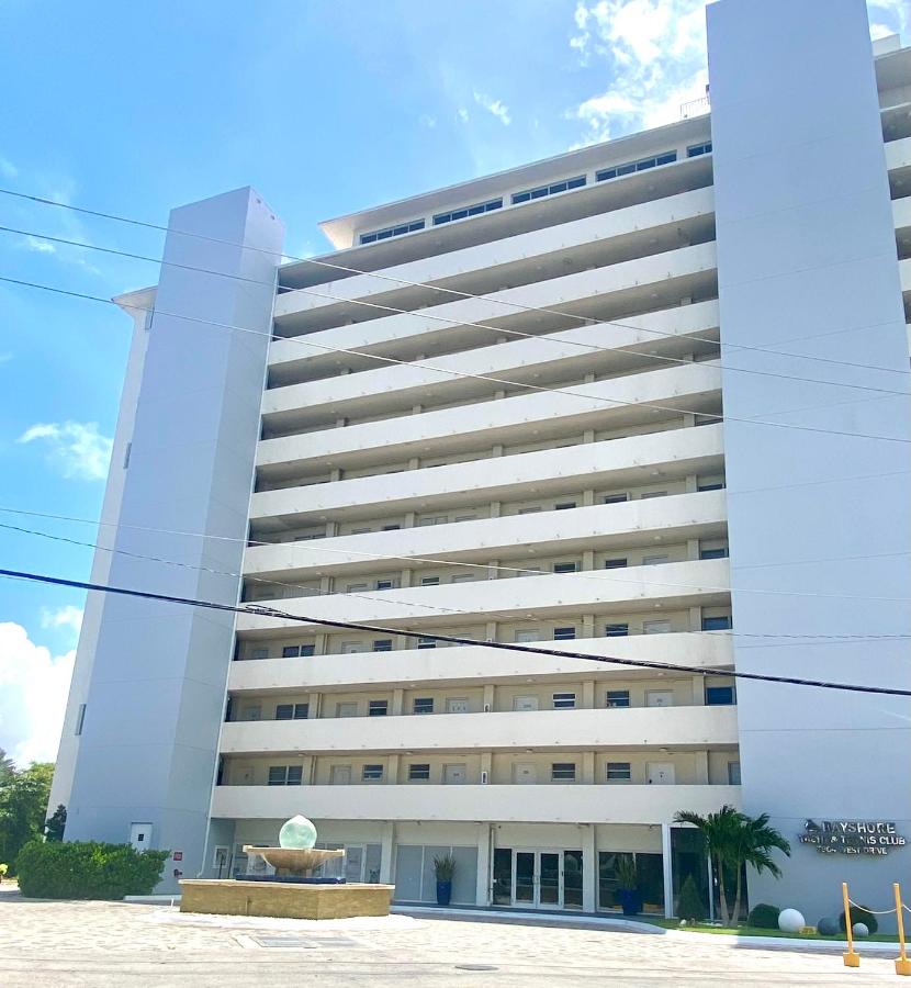 Panoramic luxurious waterfront one bedroom apartment with Miami skyline view Free parking 5min drive to Miami Beach - Chambres d'hôtes Miami Beach