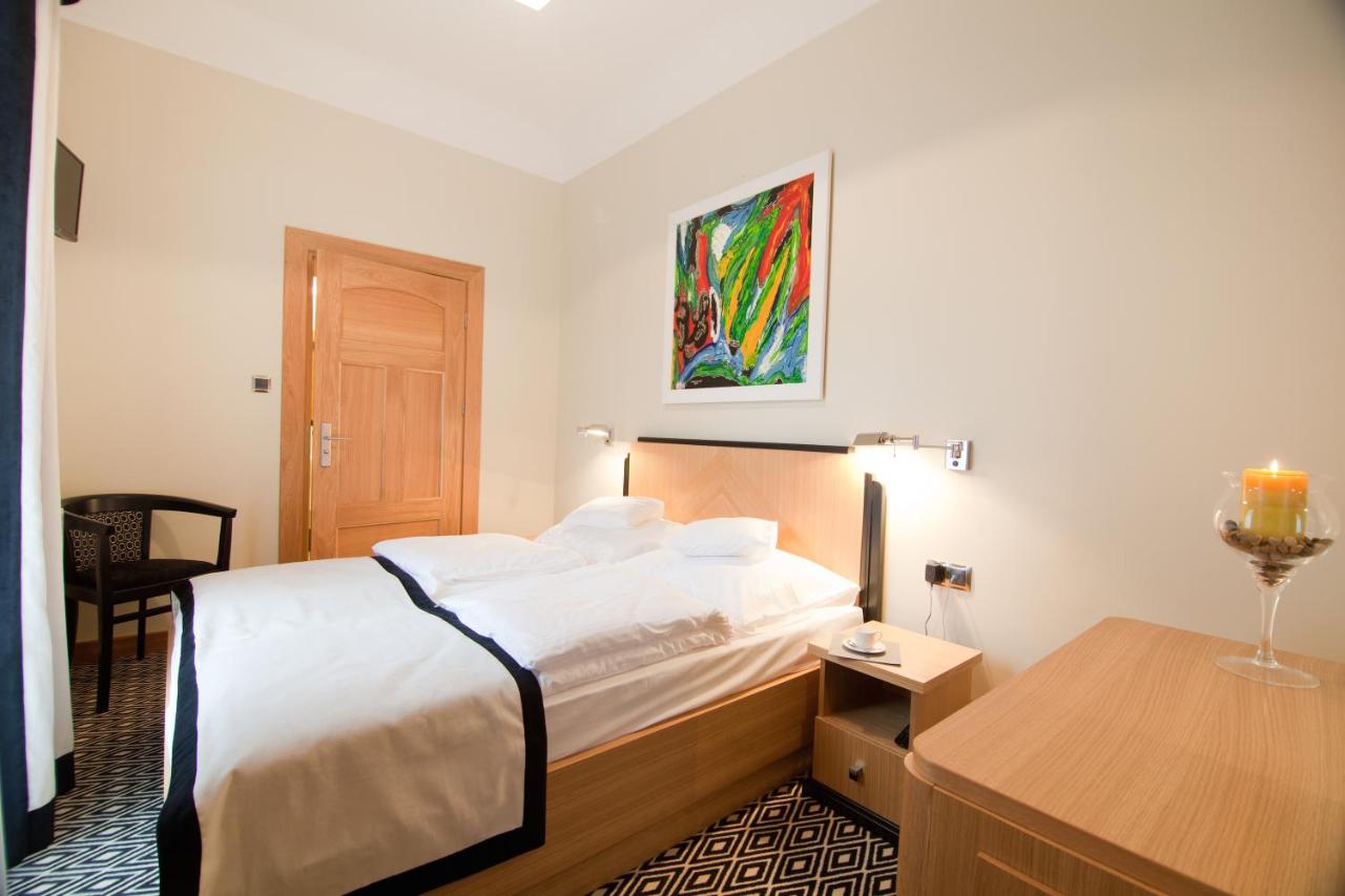 One-Bedroom Deluxe Apartment