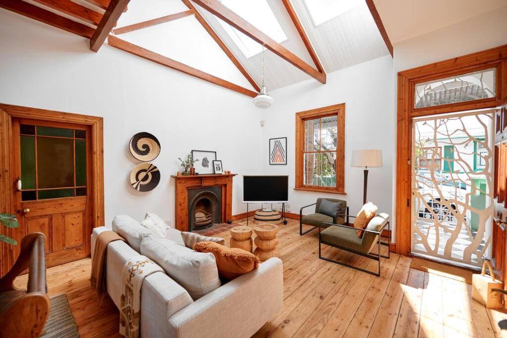24 on Kitchener Road - B&B