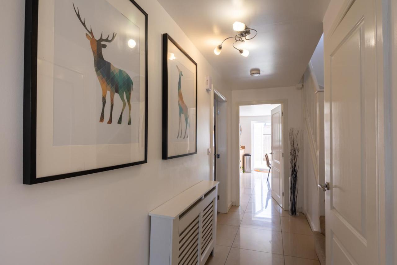 Cozy Glam Patchway Garden House Sleep 9 Mid-Long Term Welcome - B&B Bristol