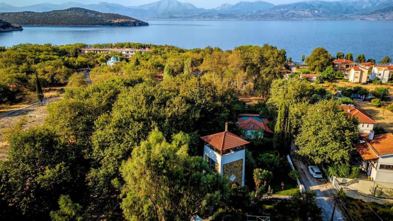 Steinturm mit Dach-Terrasse zwischen Fluß, Meer und Gebirge- Spiti Pirgos - Chambres d’hôtes Paralía Sergoúlas