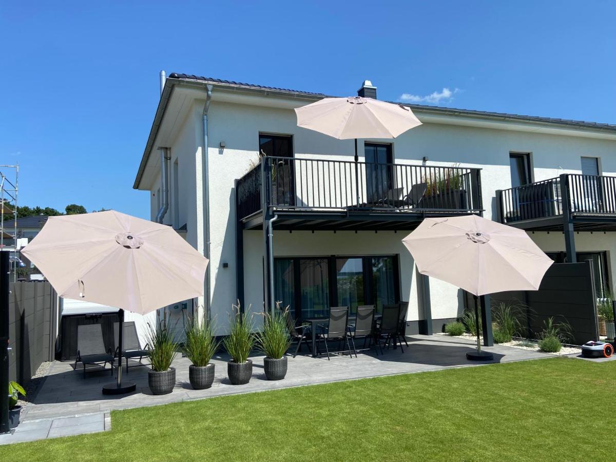 8 Personen Ferienhaus ,,Seegelblick" am Goitzschesee, erste Reihe am Strand mit Sauna, Kamin, Wallbox & SUP - Ferienwohnung