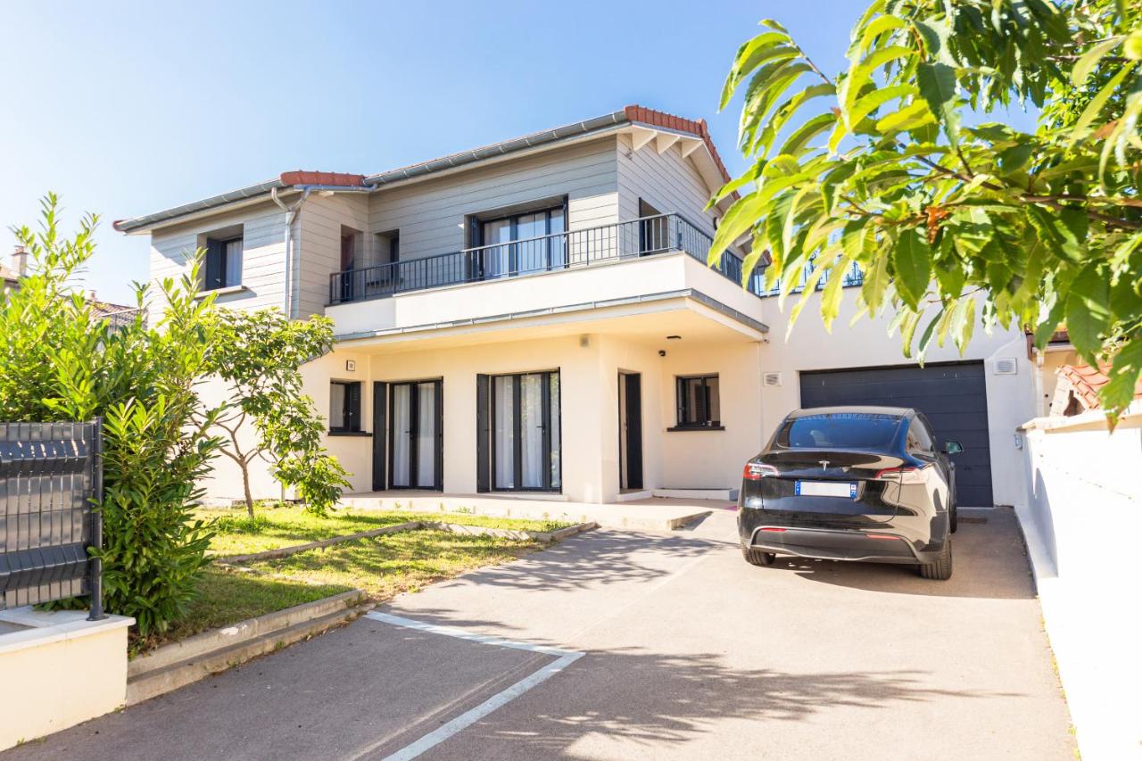 Villa Familiale Piscine Jaccuzi Entre Disney et Paris - B&B