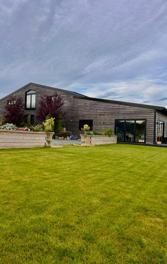 Large Barn with hot-tub in the English countryside - B&B