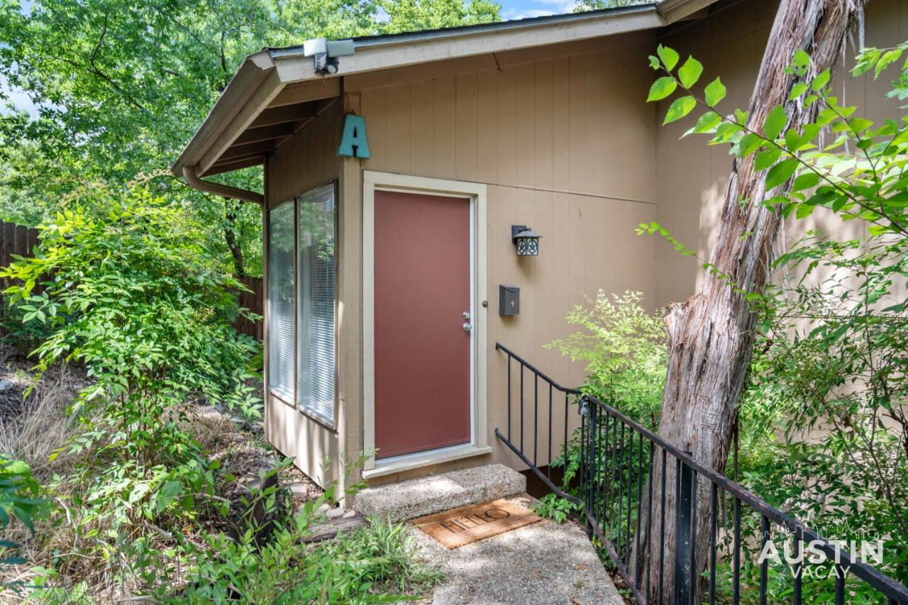 Comfortable Living in ATX with Private Deck and Office - B&B Austin