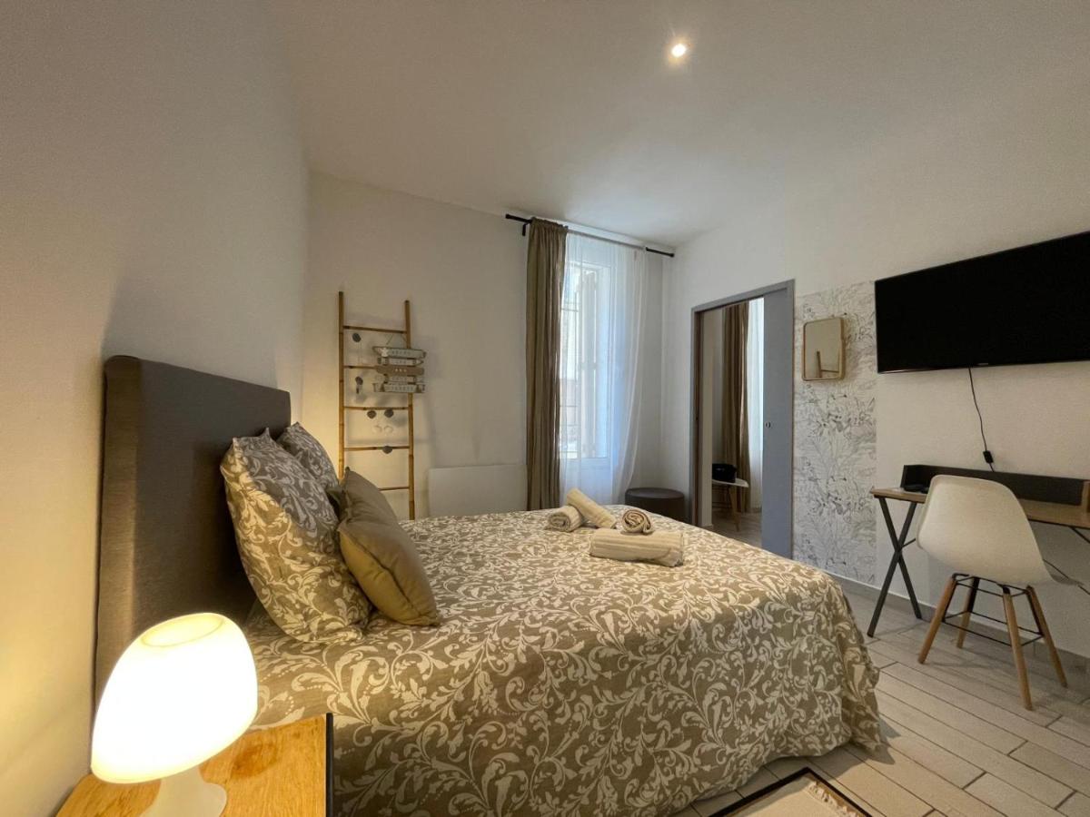 Joli appartement hypercentre T2, classé meublé de tourisme 3 avec parking gratuit - Chambres d'hôtes Béziers