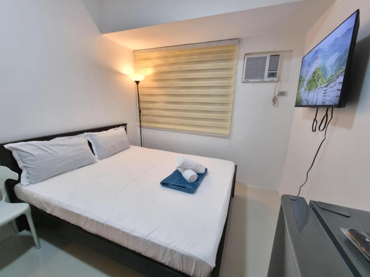 Grand Riviera Suites Condotel by Jen - Bed and Breakfast Manilla