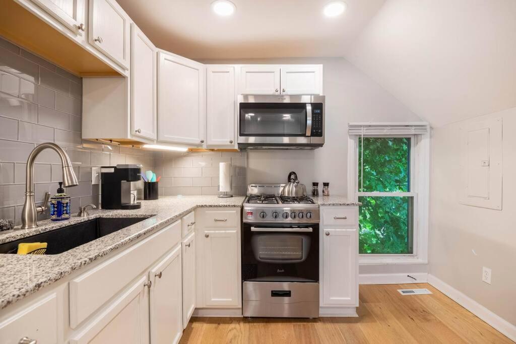 Walkable Allentown Downtown Gem with King Bed - B&B