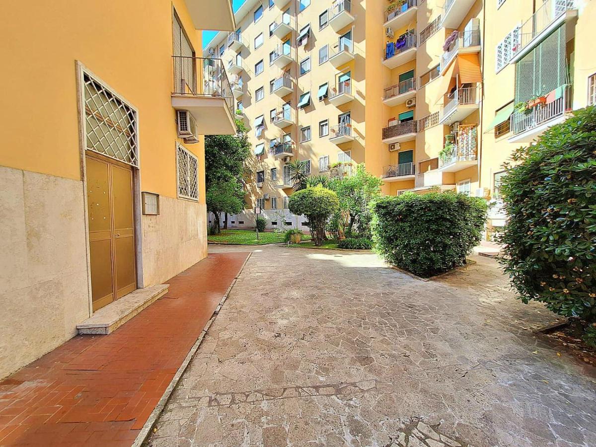 Casa Macondo vicino metro A - B&B Roma