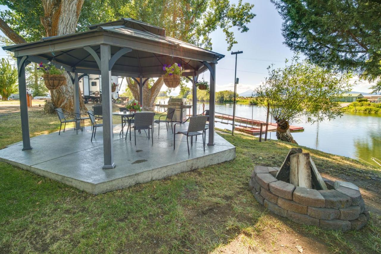 Resort Cabin on the River about 21 Mi to Crater Lake! - B&B