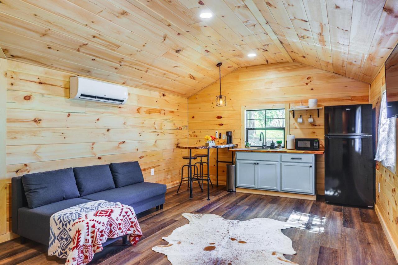 Stout Cabin with Fire Pit 1 Mi to Ohio River! - B&B