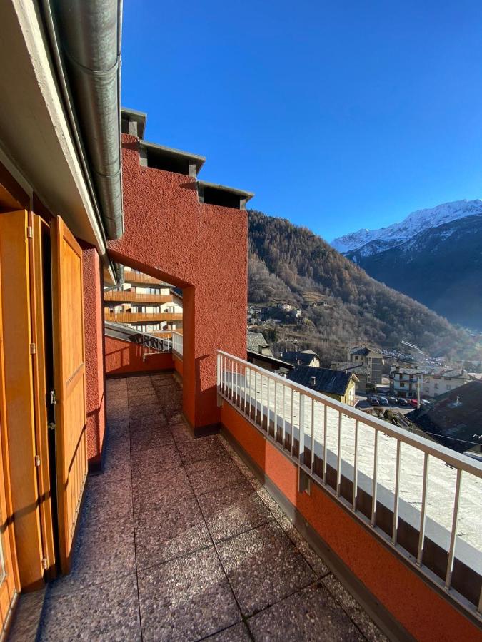 Luminoso bilocale con terrazzo vista panoramica - B&B Chiesa in Valmalenco