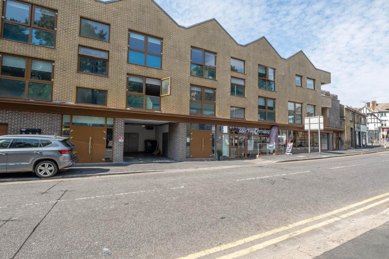 Aldenham Road 2 Bedroom Apartment Next to Bushey Station - B&B Watford