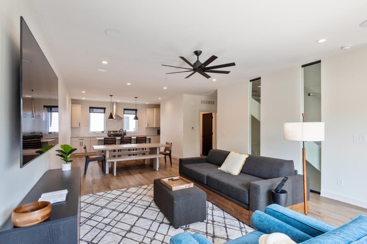 New Modern Townhome with Rooftop Patio townhouse - B&B Iowa City