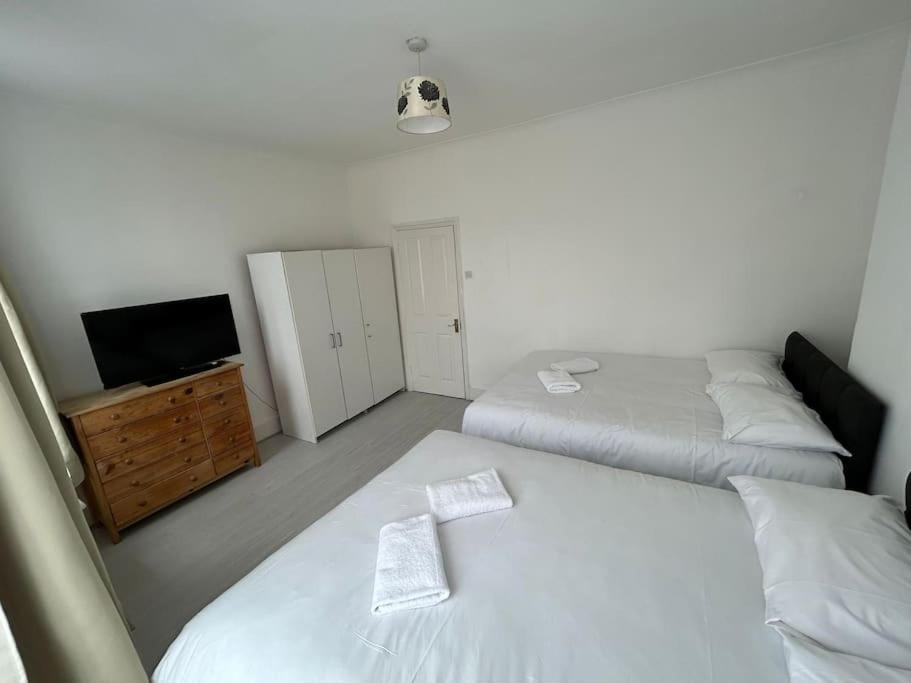 East London 2 bedroom flat - B&B