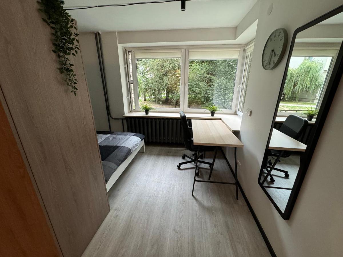 Charming & Central City Escape - Close to Transport - B&B Vilnius
