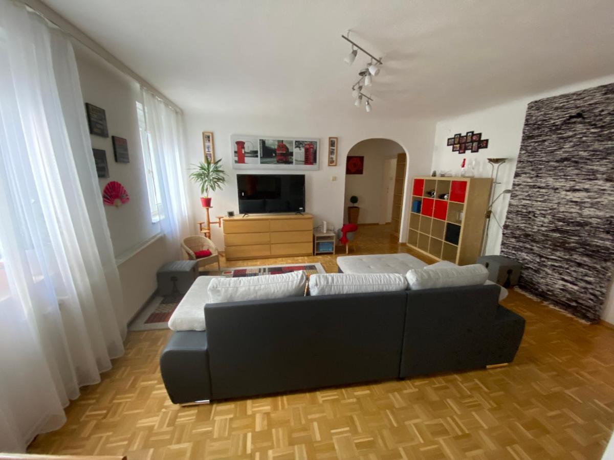 VacationBase Vienna Apartment I Subway I Airport I Main Station - Bed and Breakfast Wenen