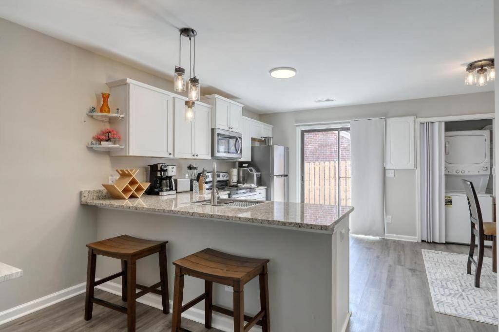 Stylish Haven NEW Walk to the Ocean Smart TVs Wifi - B&B Myrtle Beach