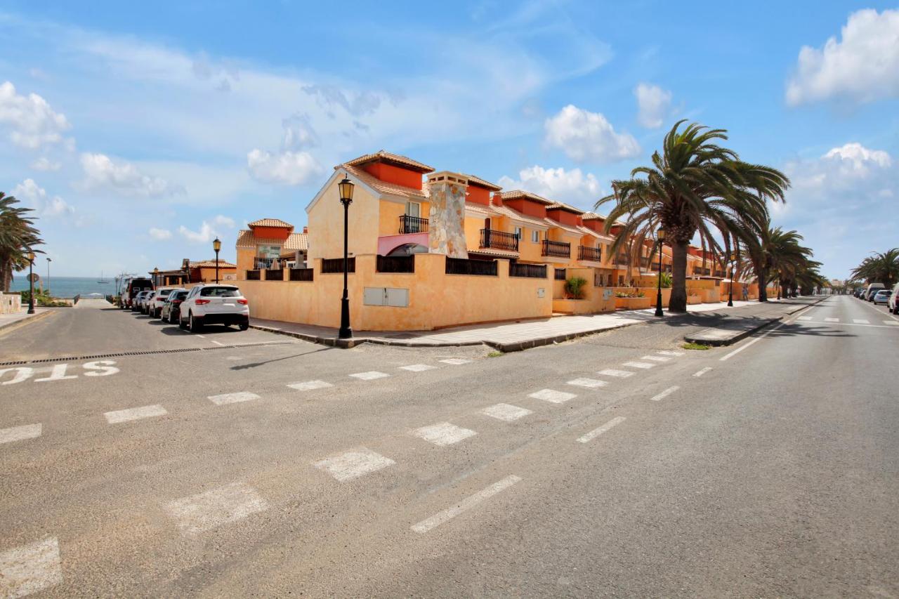 Amazing villa by the beach with private pool - B&B Corralejo