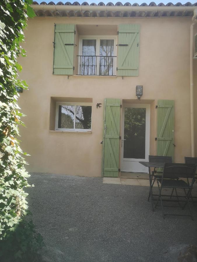 Gîte L'hirondelle à St Antonin du Var, 2 chambres - B&B