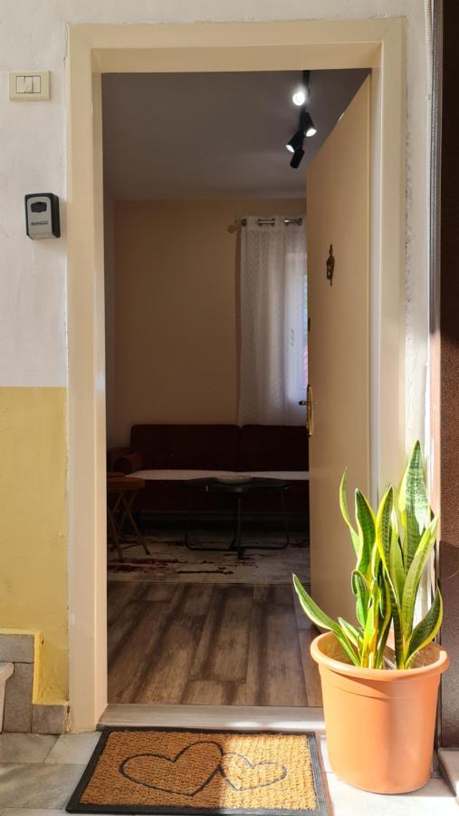 Zaimeen Apartments in Bllok Area - Bed and Breakfast Tirana