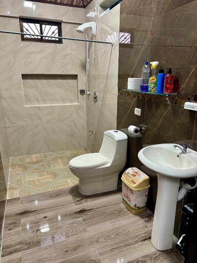 Hospedaje Nacho y Ale 1, con 3 AC, Paso Canoas, CR - Ferienwohnung Canoas