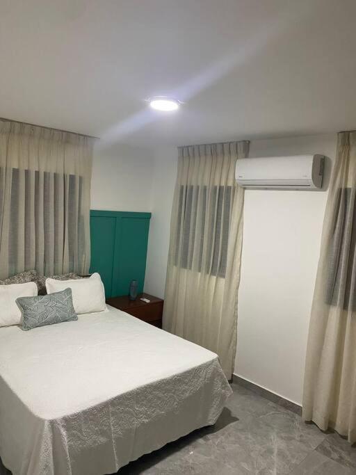 Aire acondicionado Proximo teleférico y ocean Word - B&B San Felipe de Puerto Plata