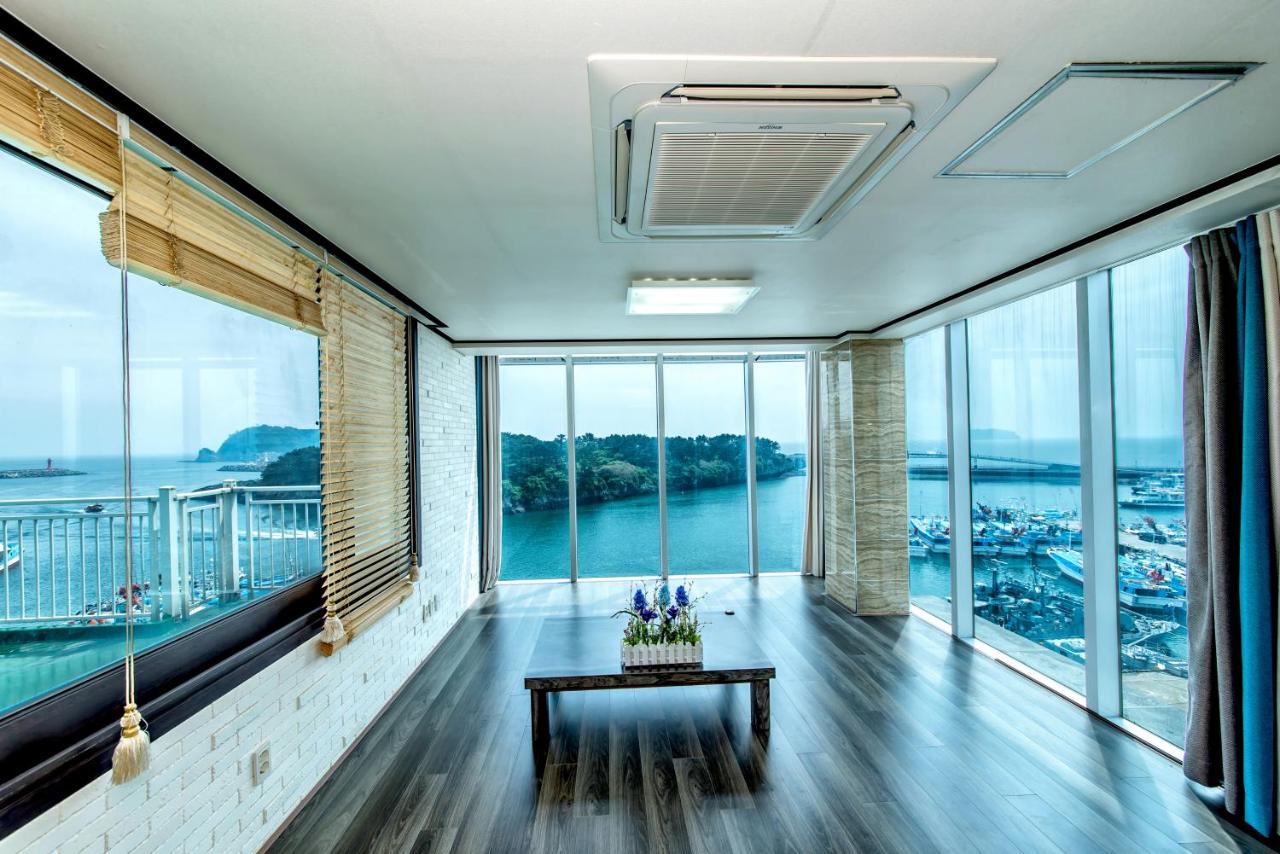 Family Room with Sea View