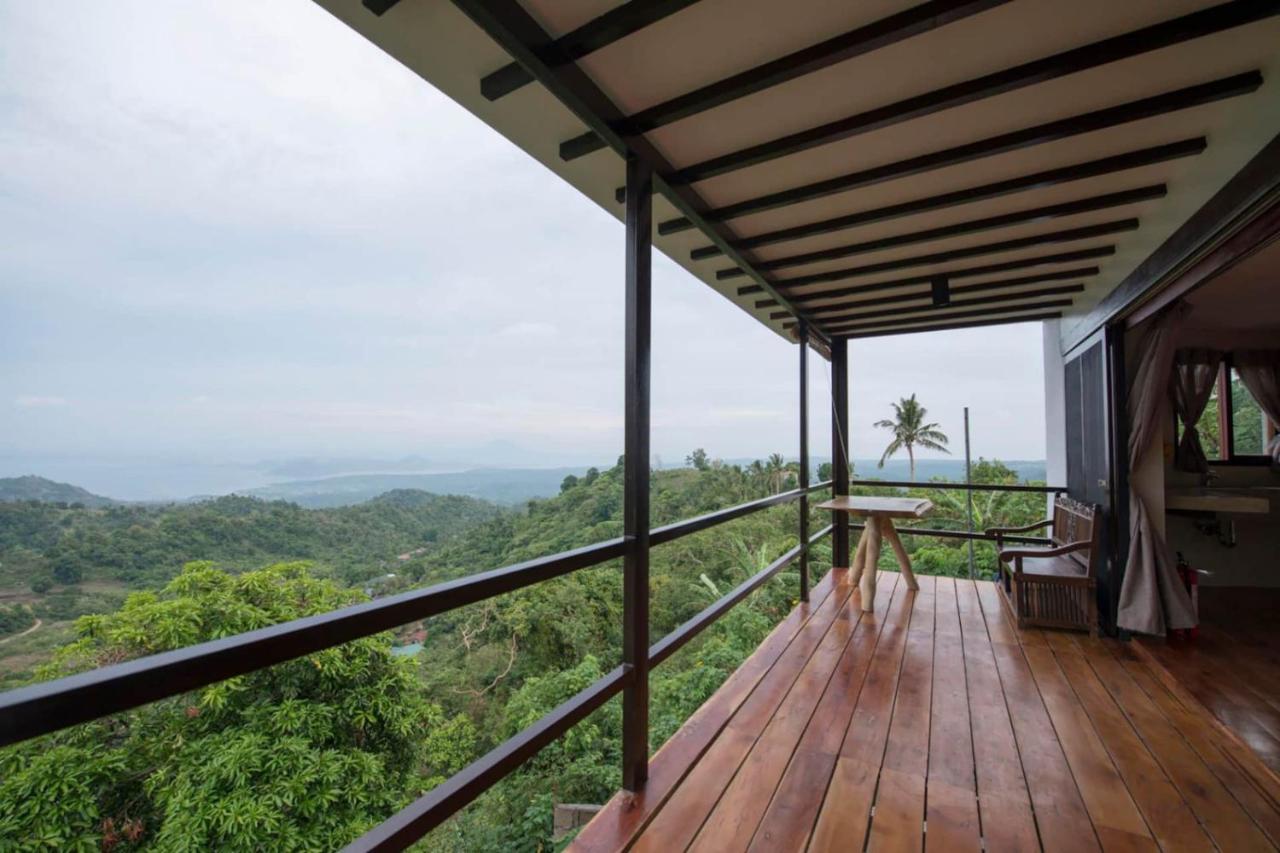 Zimmer mit Kingsize-Bett und Seeblick