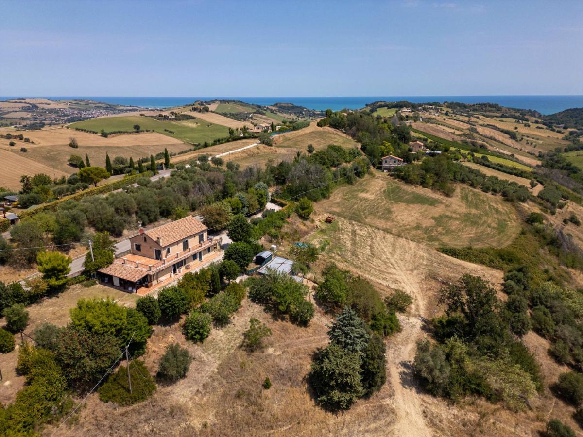 Villa Dolce Vita - Vista Colline, Jacuzzi, 3Suites & 5min dal mare - B&B