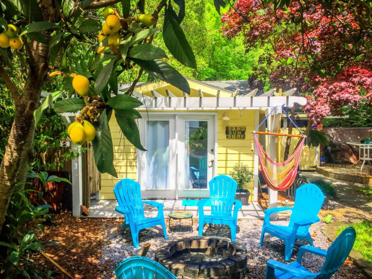 Romantic Beach Style Cottage close to everything! - B&B