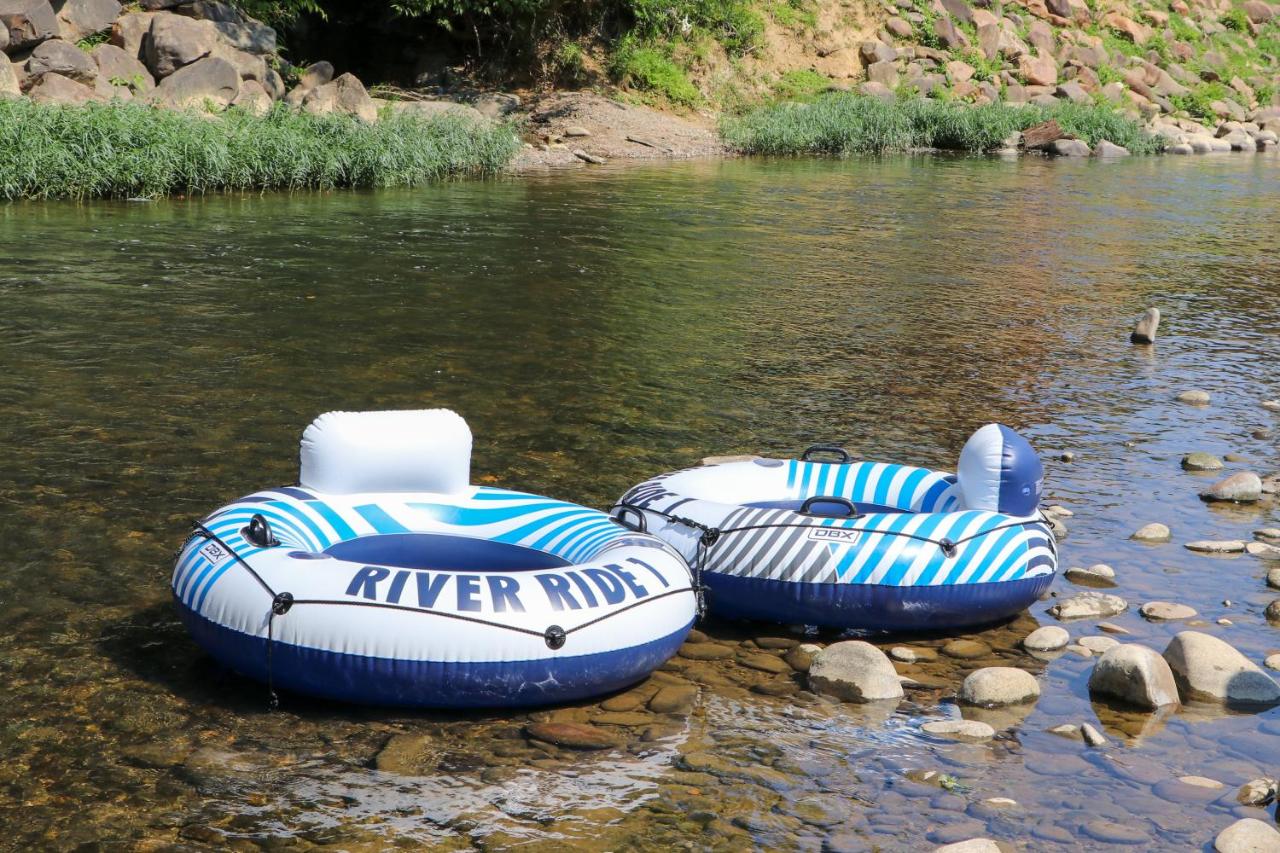 Wind down in this 2 Bed Oasis with River Access Hot Tub and Outdoor Fun Sleeps 6 Comfortably - B&B