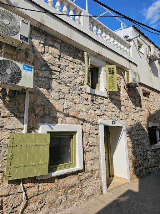 Stone Three bedroom house with rooftop terrace - Bed and Breakfast Jezera
