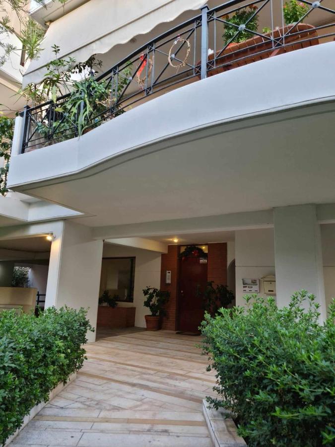 ''Athens Light'' luxury spacy appartment, Agia Paraskevi - Chambres d’hôtes Athènes