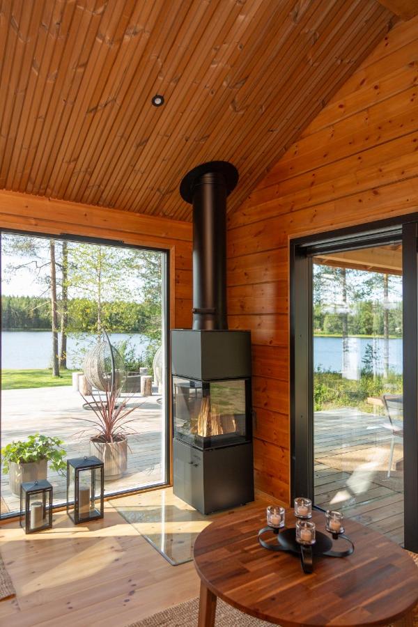 Lakeside holiday home - B&B