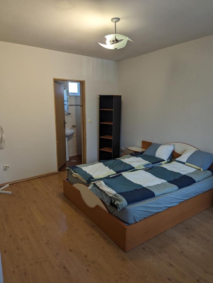Casă luminoasă cu parcare gratuită la proprietate - Ferienwohnung