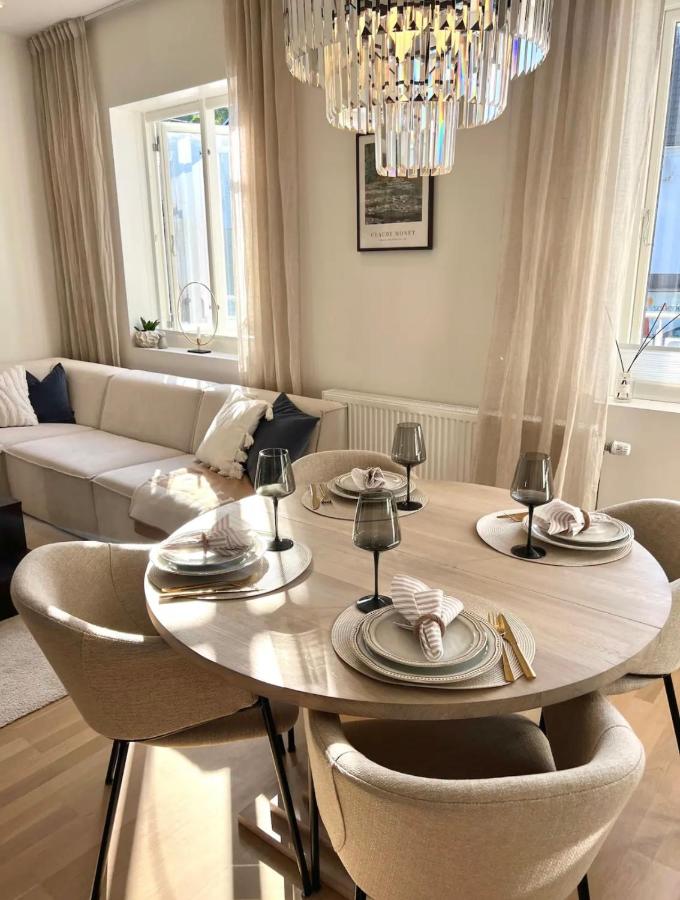 Sentrumsnær leilighet ved sjøen! Fast parkering - Bed and Breakfast