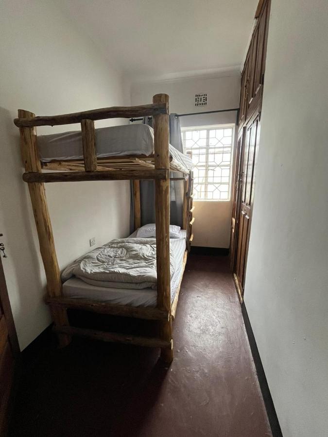 Etagenbett im gemischten Schlafsaal