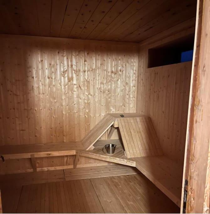 Nydelig småbruk med hus og fjøs og badstu - B&B