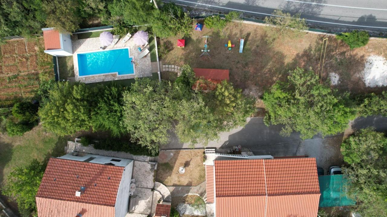 House Runjic w pool large garden and playground - B&B Prgomet
