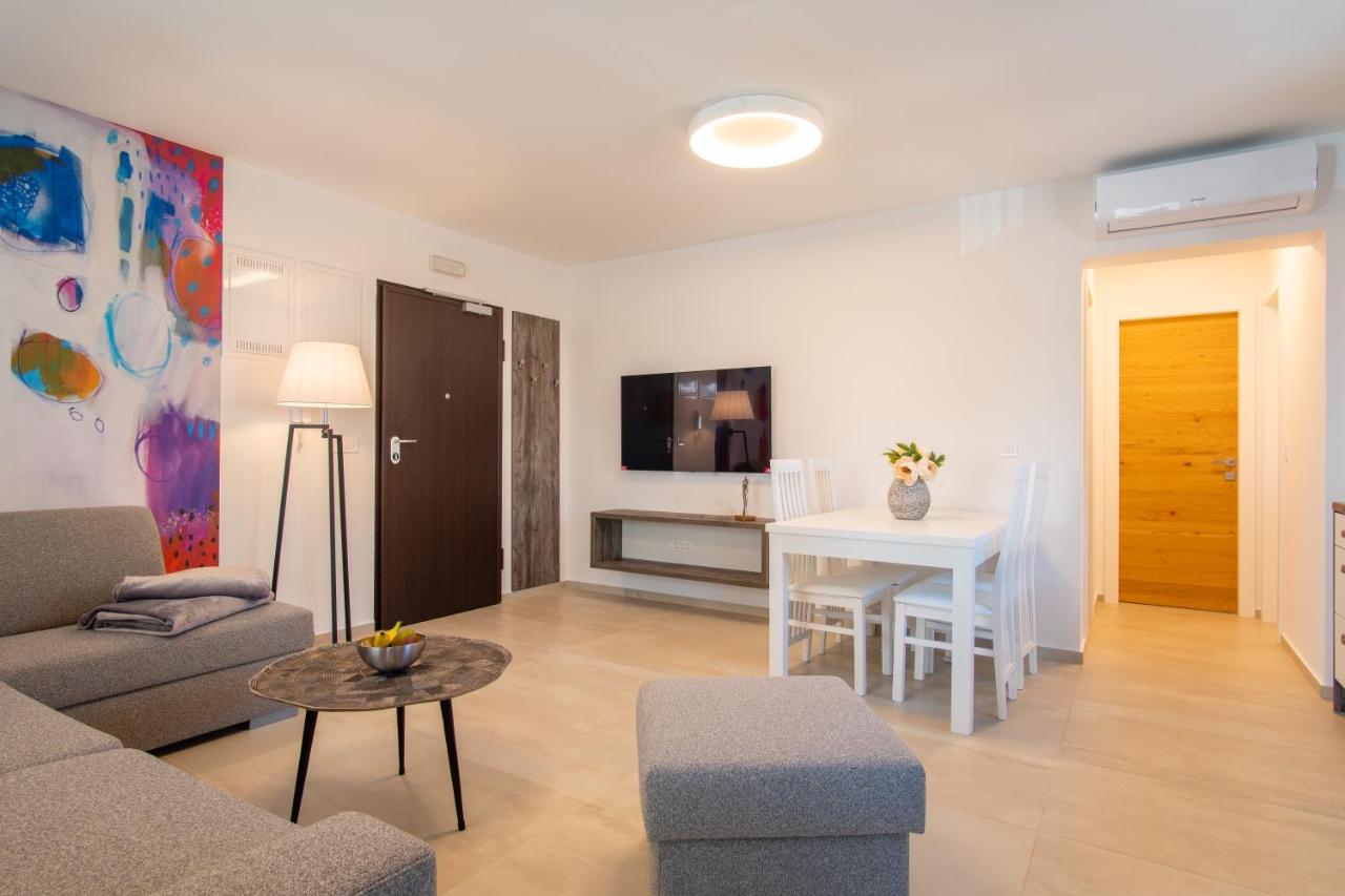 Apartment mit 2 Schlafzimmern und eingeschränktem Meerblick