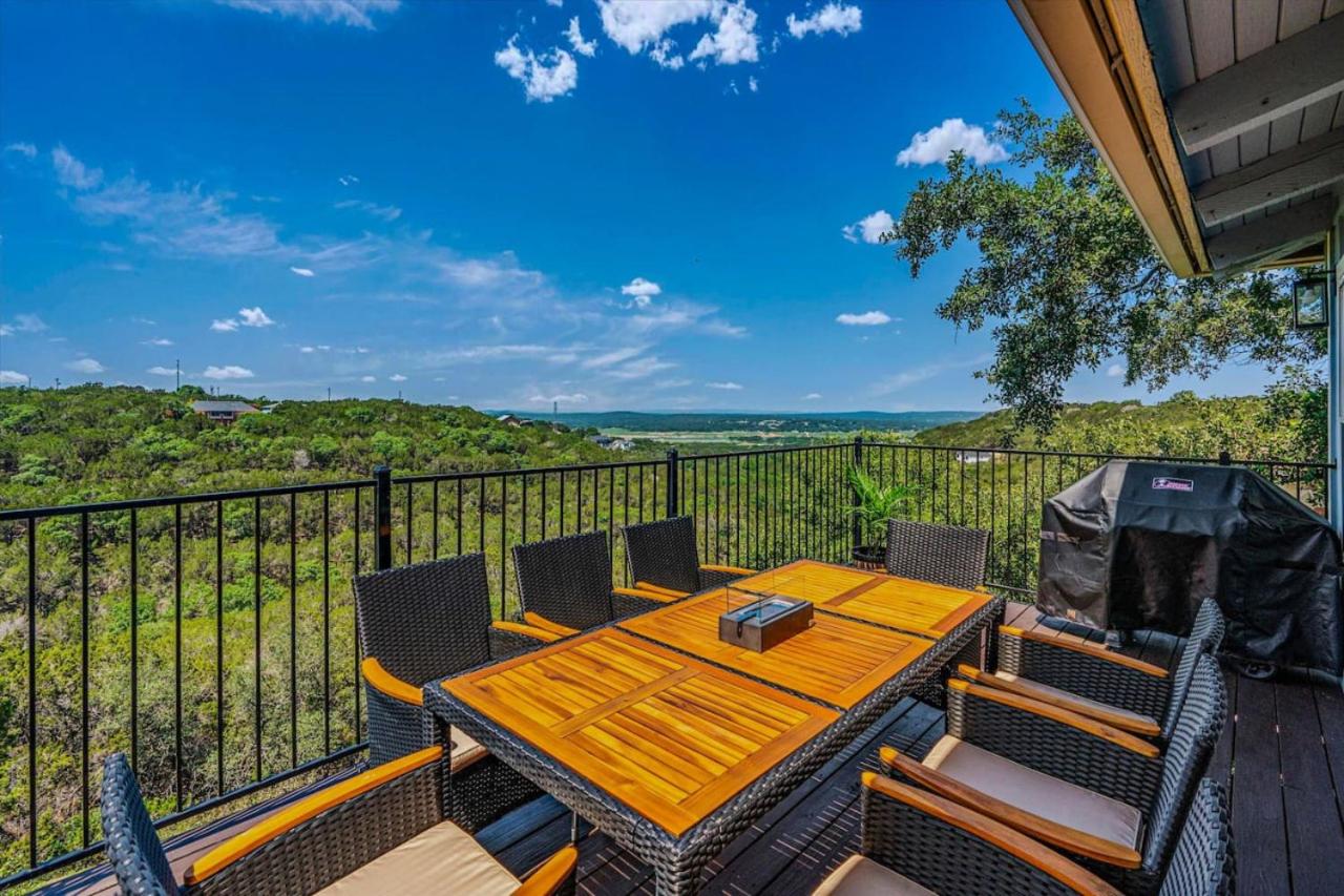 Lago Luxury Retreat - Sunset Views of Lake Travis - B&B