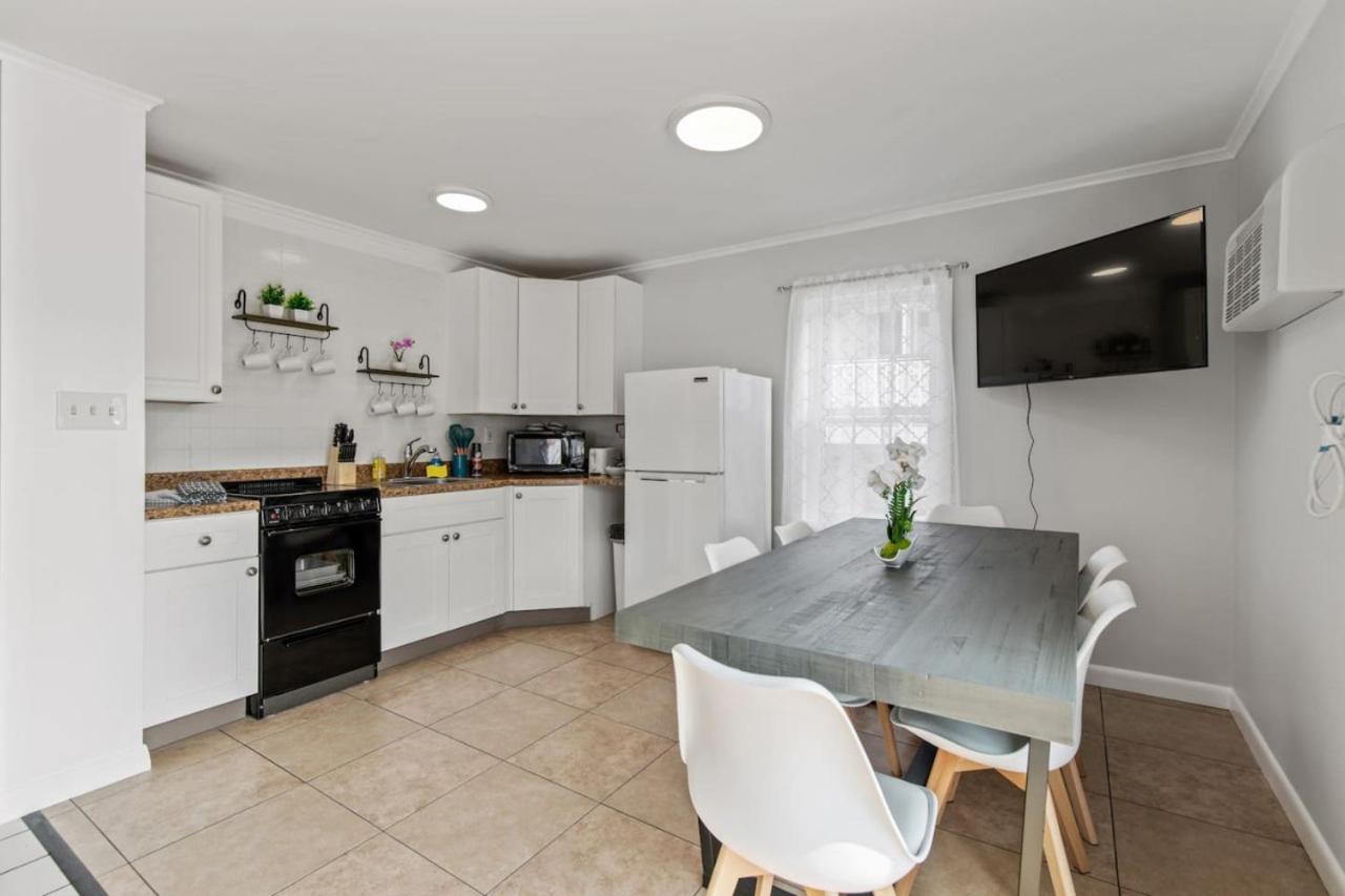 Spacious Family Suite Steps to the Beach (444) - Bed and Breakfast Old Orchard Beach