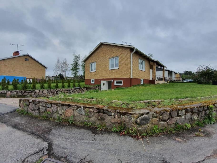 Nyrenoverat boende nära Astrid Lindgrens Värld - Bed and Breakfast Vimmerby