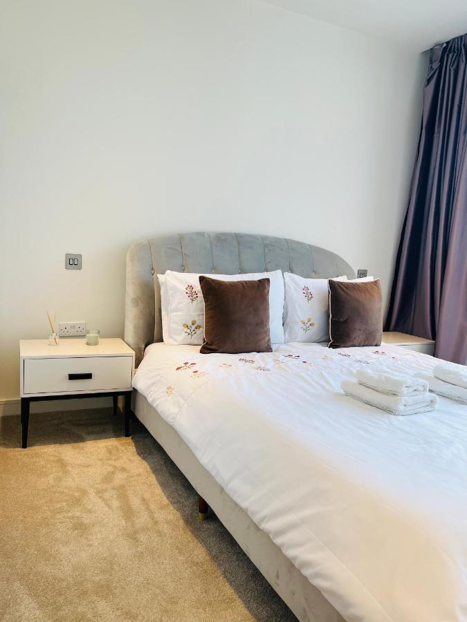 Spectacular High View Apartment - B&B London