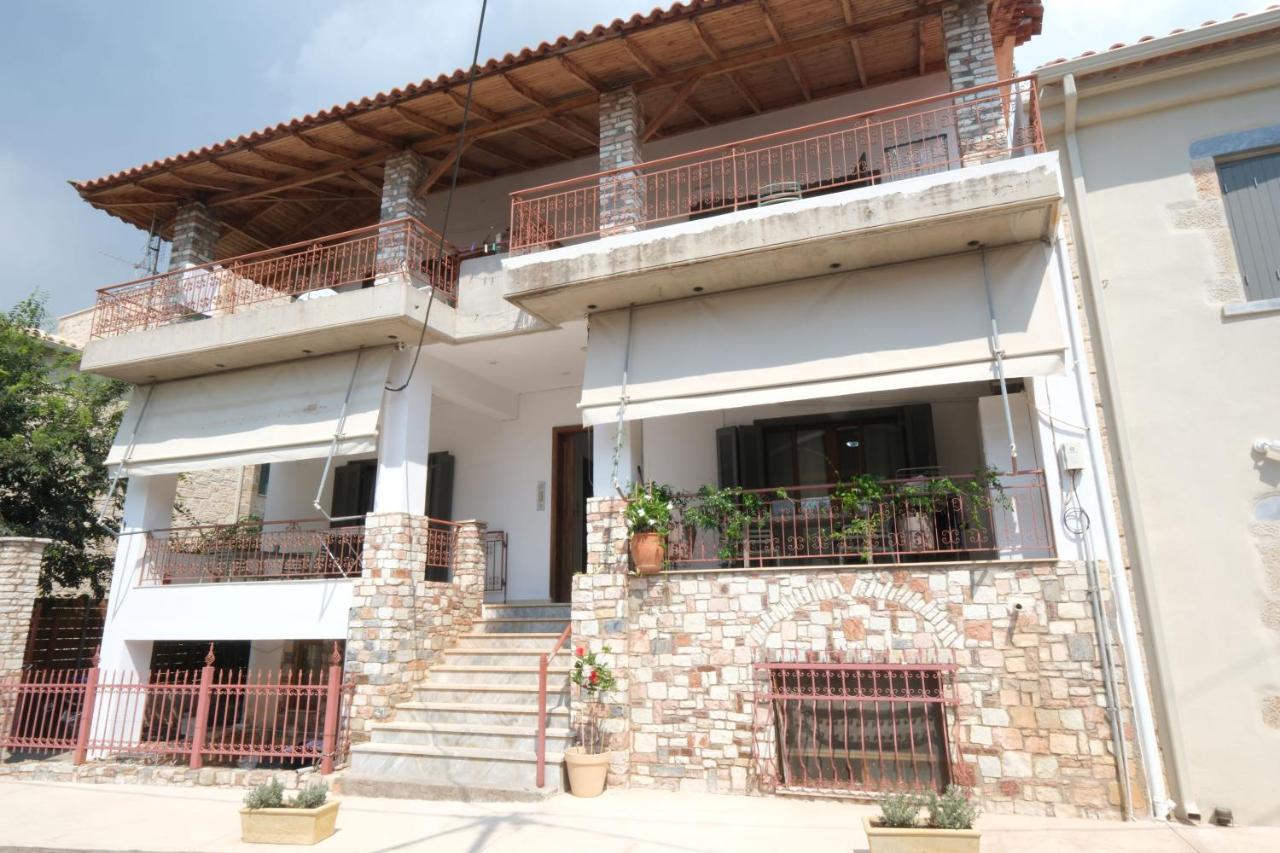 Central Apartments - Ferienwohnung Kardamýli