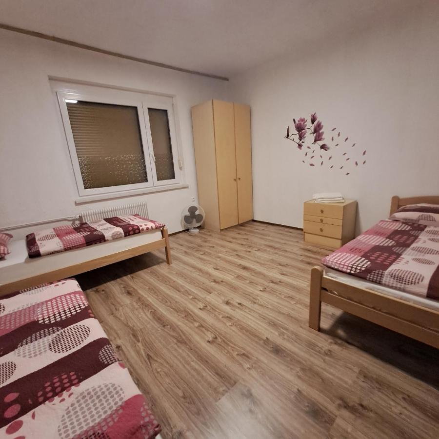 Driepersoonskamer met Eigen Externe Badkamer