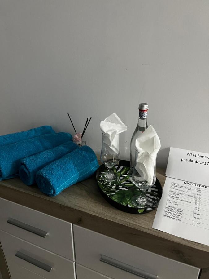 Habitación con cama extragrande y balcón