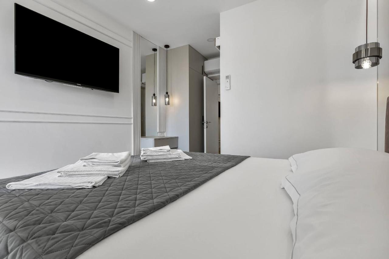 Three-Bedroom Apartment with Balcony and Sea View