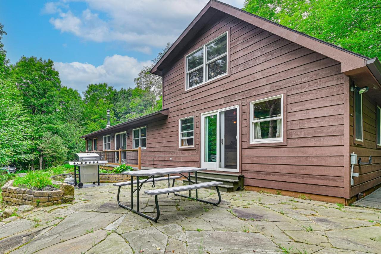 Thendara Cabin on Moose River with Game Room! - B&B Thendara